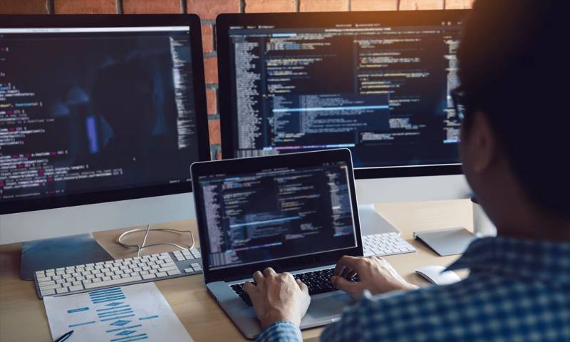 数据科学选型:R与Python如何赋能钟山县网站建设?